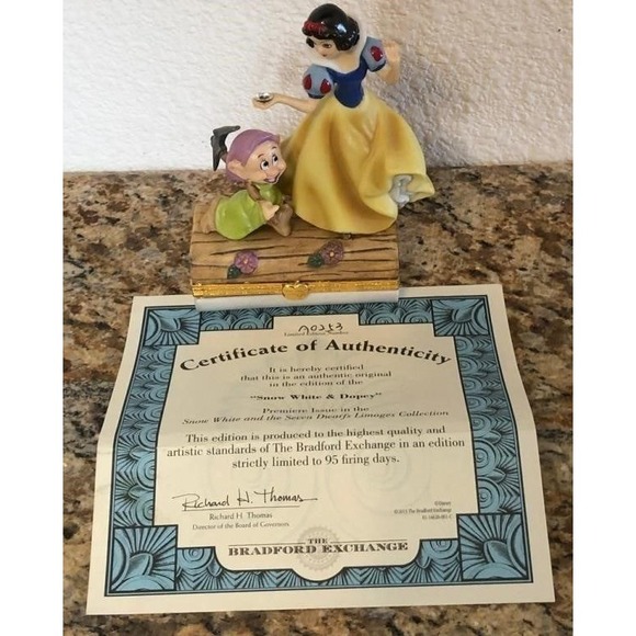 Bradford Exchange Snow‎ White & Dopey Limoges Box Disney Collectible - Picture 1 of 6